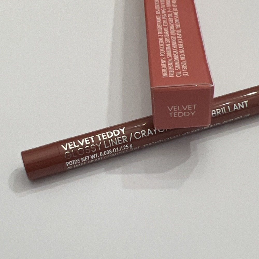 MAC - LipGlazer - Velvet Teddy - Picture 2 of 3